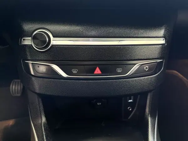Peugeot 308 2015 - 12500 EUR, 144858 km - AUTO.MOTO.pt - 144858km - foto 47 de 73