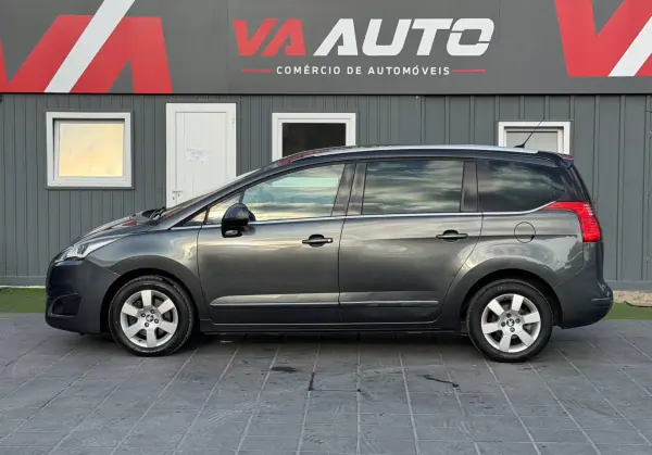 Peugeot 5008 2015 - 9900 EUR, 214000 km - AUTO.MOTO.pt - 214000km - foto 6 de 26
