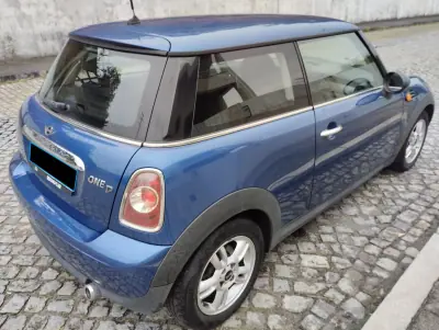 MINI 3 Portas 2011 - 7750 EUR, 200000 km - AUTO.MOTO.pt - 200000km - foto 7 de 23