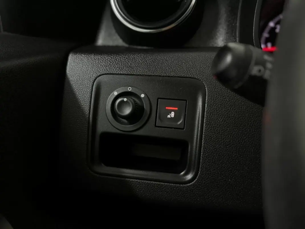 Dacia Duster 2020 - 15750 EUR, 128000 km - AUTO.MOTO.pt - 128000km - foto 38 de 60