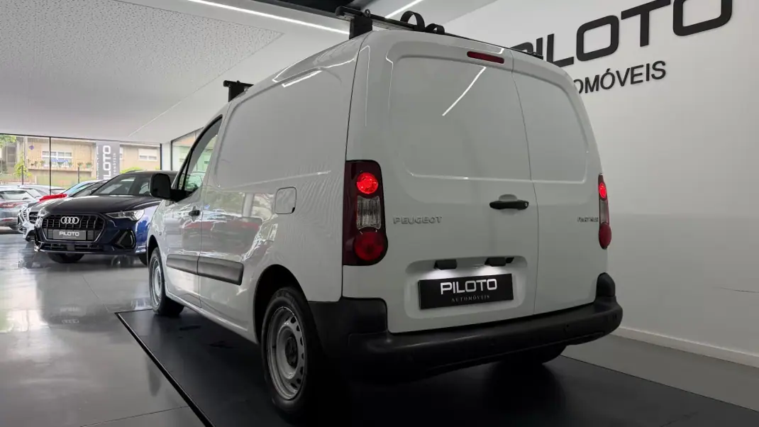 Peugeot PARTNER GIRAFON 2018 - 7990 EUR, 230000 km - AUTO.MOTO.pt - 230000km - foto 5 de 20