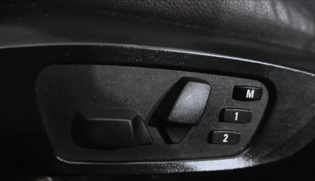 BMW 118 2008 - 14490 EUR, 198347 km - AUTO.MOTO.pt - 198347km - foto 9 de 17