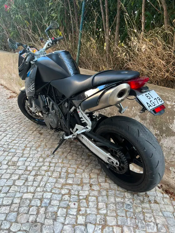 KTM Duke 990 2005 - 4000 EUR, 44500 km - AUTO.MOTO.pt - 44500km - foto 4 de 5