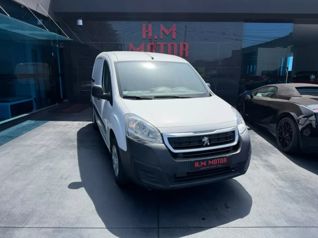 Peugeot e-Partner 2017 - 10500 EUR, 98000 km - AUTO.MOTO.pt - 98000km - foto 1 de 8
