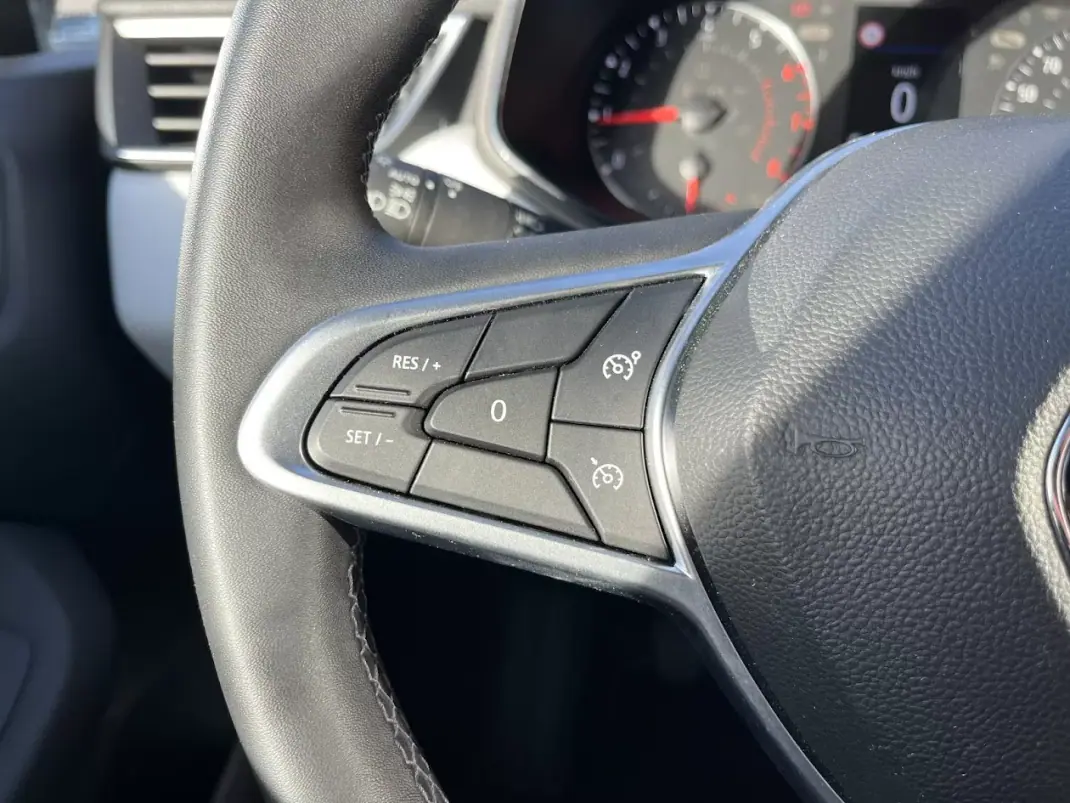 Renault Clio 2023 - 15450 EUR, 66000 km - AUTO.MOTO.pt - 66000km - foto 18 de 43