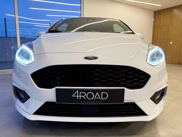 Ford Fiesta 2018 - 11000 EUR, 146800 km - AUTO.MOTO.pt - 146800km - foto 10 de 78