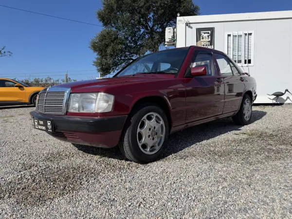 Mercedes-Benz 190 RED ON RED 1986 Diesel — 330 000 km Mercedes-Benz 190 1986