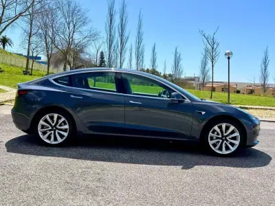 Tesla Model 3 2019 - 23990 EUR, 83000 km - AUTO.MOTO.pt - 83000km - foto 9 de 26