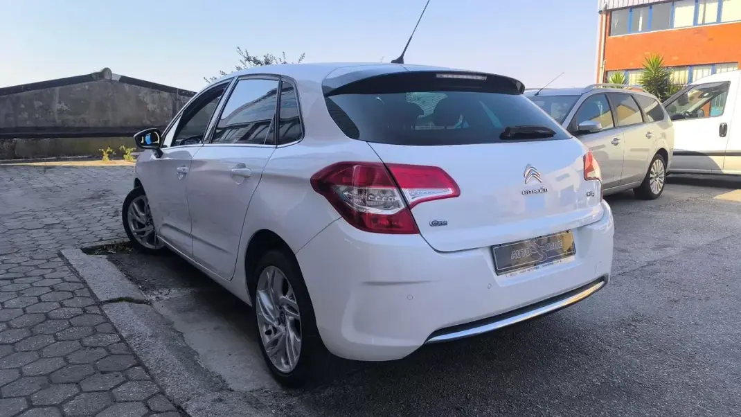 Citroën C4 2012 - 8900 EUR, 180000 km - AUTO.MOTO.pt - 180000km - foto 10 de 24