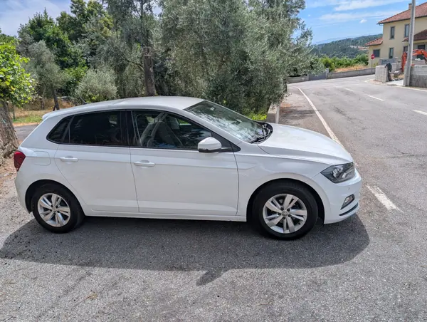 Volkswagen Polo 2020 - 18000 EUR, 98000 km - AUTO.MOTO.pt - 98000km - foto 3 de 11