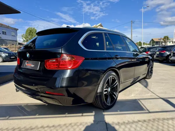 BMW 318 2015 - 13999 EUR, 220000 km - AUTO.MOTO.pt - 220000km - foto 12 de 23