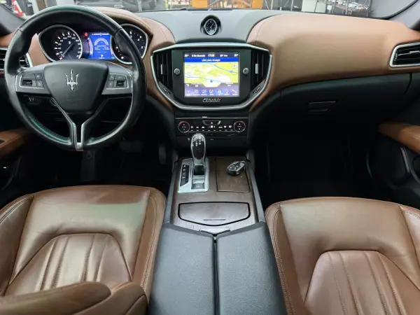 Maserati Ghibli 2014 - 36950 EUR, 112382 km - AUTO.MOTO.pt - 112382km - foto 29 de 50