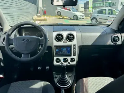 Ford Fusion 2004 - 3950 EUR, 135000 km - AUTO.MOTO.pt - 135000km - foto 9 de 20