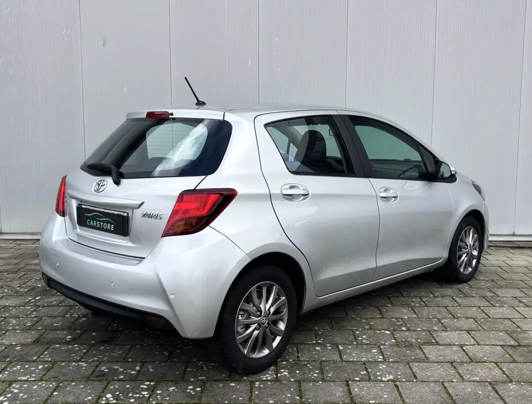 Toyota Yaris 2016 - 13500 EUR, 135000 km - AUTO.MOTO.pt - 135000km - foto 4 de 35