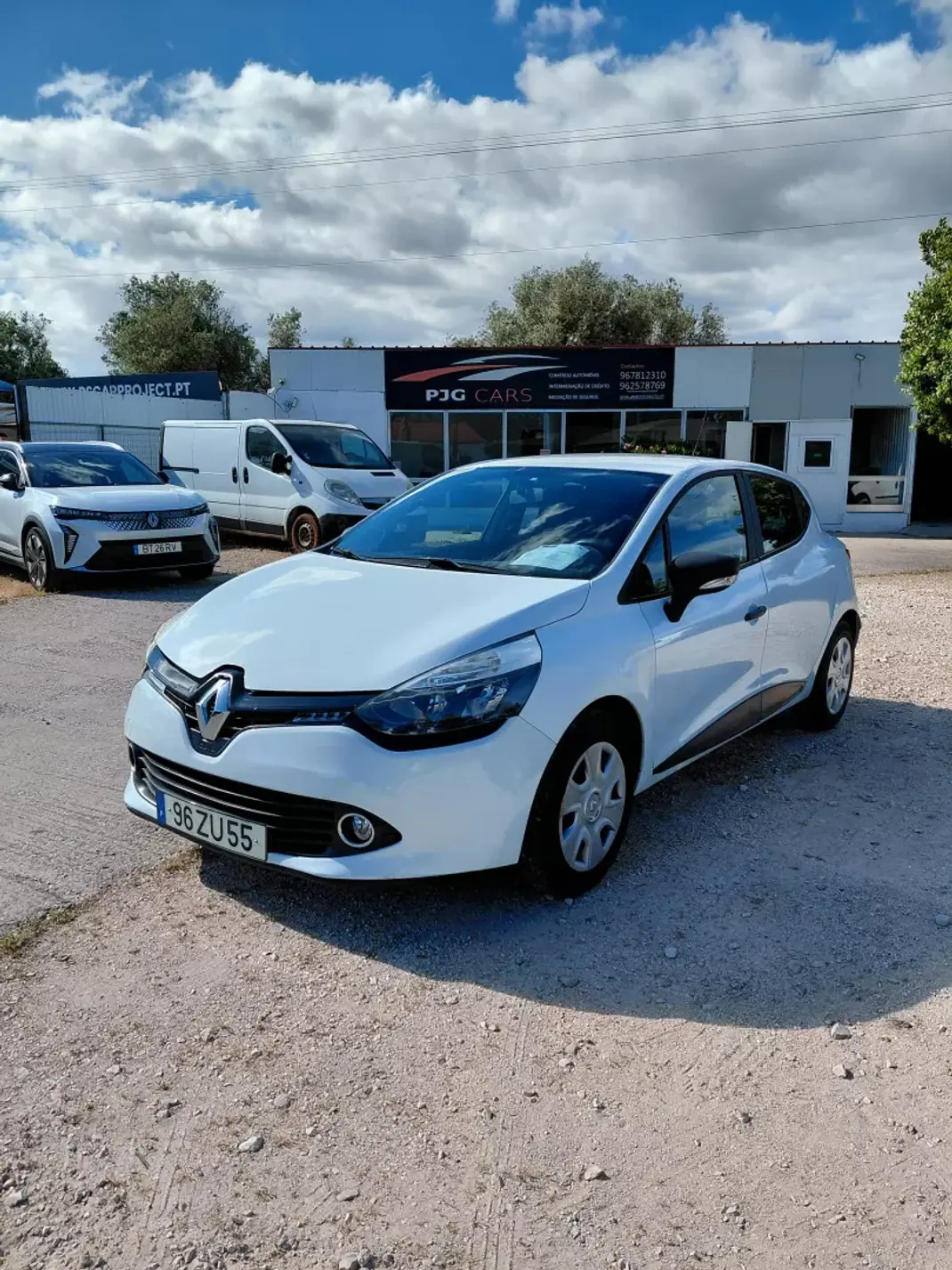 Renault Clio 2016 - 9500 EUR, 220000 km - AUTO.MOTO.pt - 220000km - foto 1 de 4
