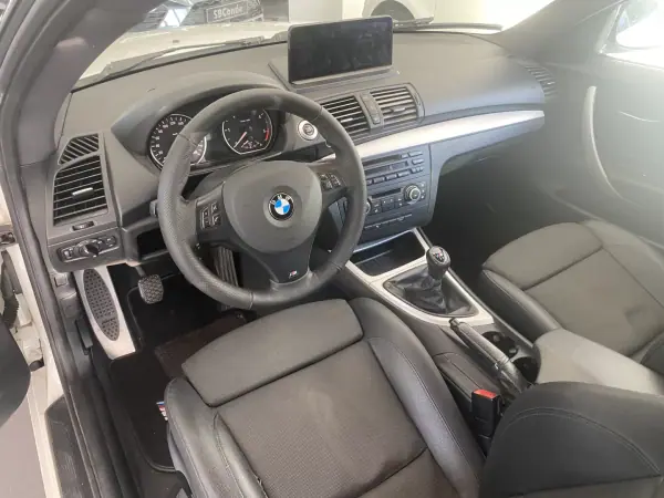 BMW 118 2010 - 9990 EUR, 257544 km - AUTO.MOTO.pt - 257544km - foto 7 de 22