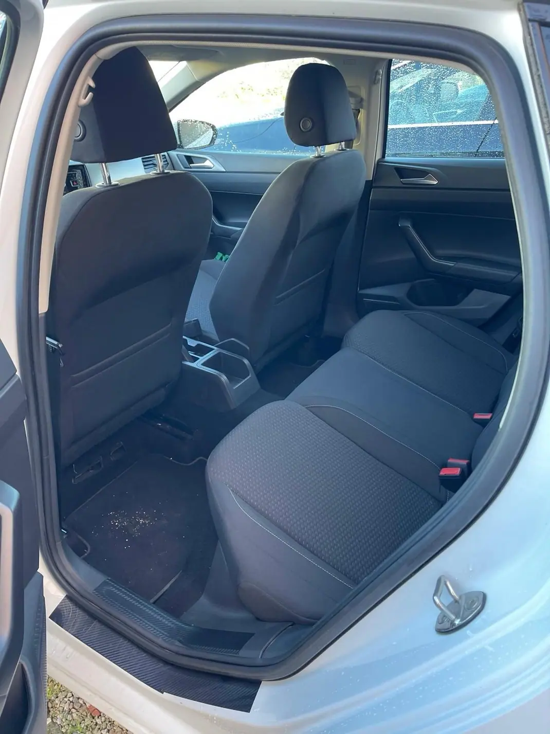 Volkswagen Polo 2018 - 10500 EUR, 85000 km - 85000km - foto 6 de 11
