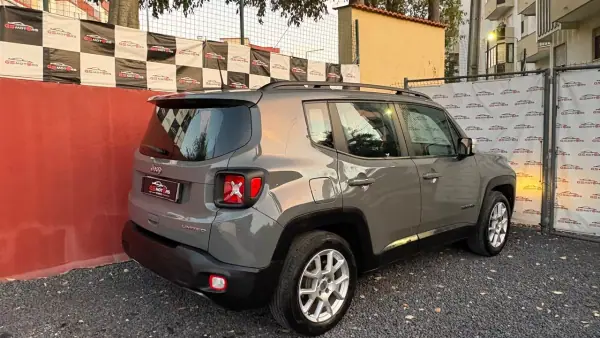 Jeep Renegade 2023 - 18900 EUR, 64000 km - AUTO.MOTO.pt - 64000km - foto 6 de 12