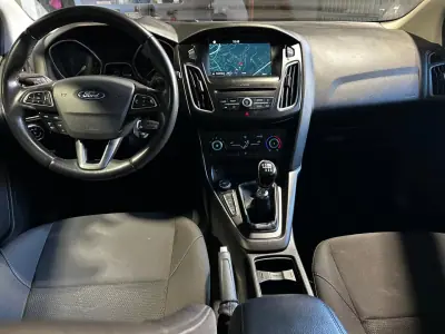 Ford Focus 2018 - 9900 EUR, 71250 km - AUTO.MOTO.pt - 71250km - foto 8 de 27