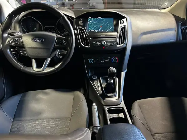 Ford Focus 2018 - 9900 EUR, 71250 km - AUTO.MOTO.pt - 71250km - foto 8 de 27