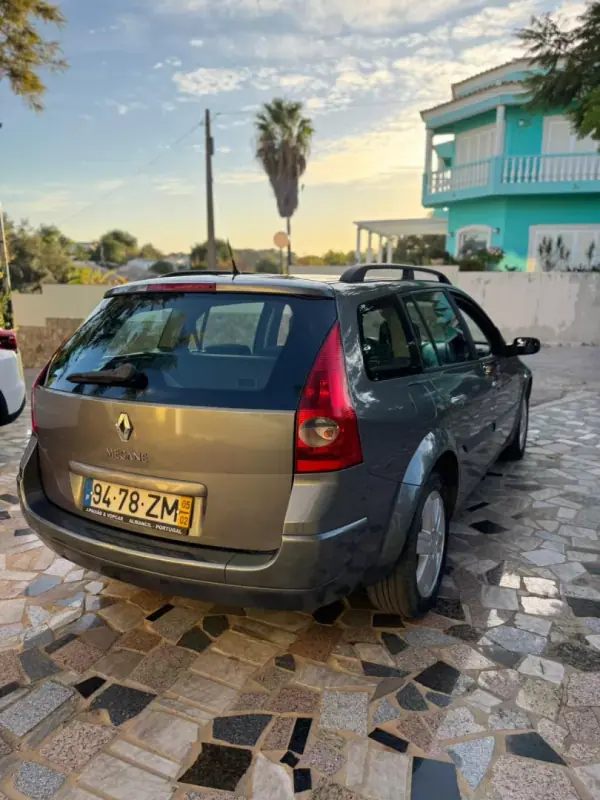 Renault Mégane 2005 - 5500 EUR, 205713 km - AUTO.MOTO.pt - 205713km - foto 6 de 9