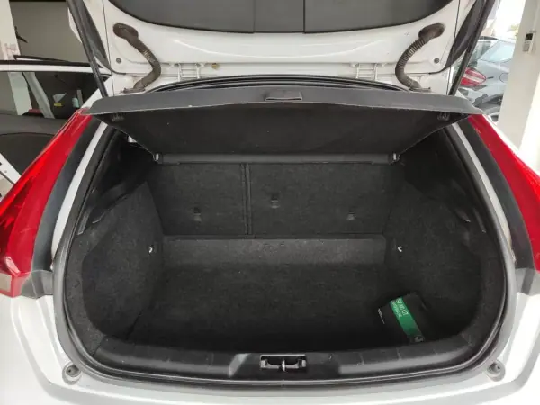 Volvo V40 2013 - 7750 EUR, 298000 km - AUTO.MOTO.pt - 298000km - foto 19 de 36