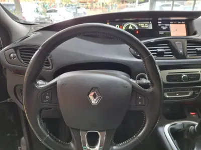 Renault Grand Scénic 2015 - 10980 EUR, 179000 km - AUTO.MOTO.pt - 179000km - foto 12 de 19