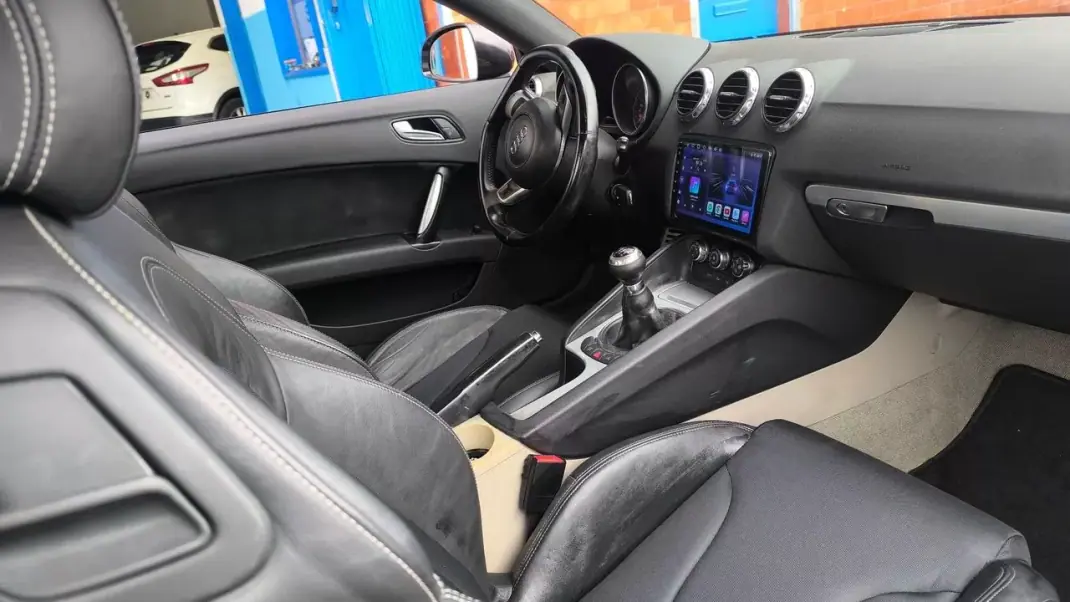 Audi TT Coupé 2006 - 11900 EUR, 198000 km - AUTO.MOTO.pt - 198000km - foto 7 de 12