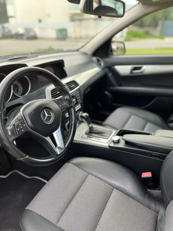 Mercedes-Benz C 220 2010 - 11900 EUR, 310000 km - AUTO.MOTO.pt - 310000km - foto 9 de 14