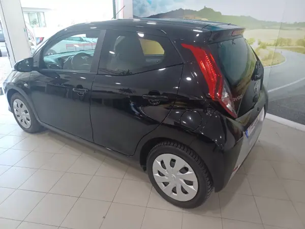 Toyota Aygo 2019 - 10890 EUR, 84853 km - AUTO.MOTO.pt - 84853km - foto 6 de 27