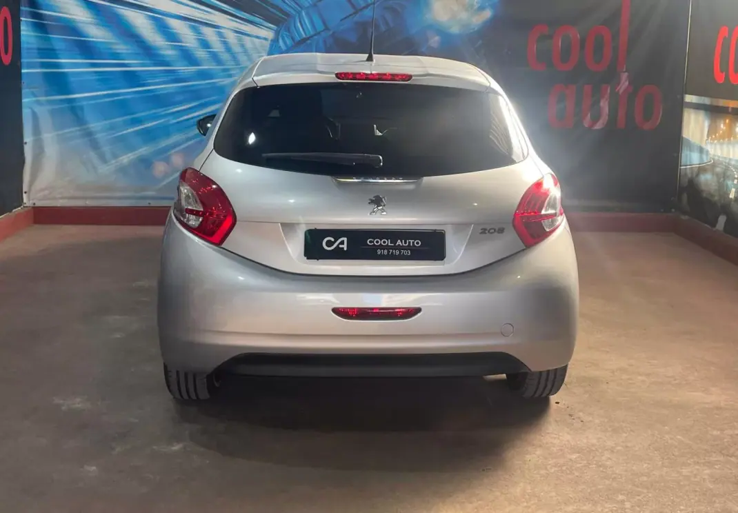 Peugeot 208 2013 - 6999 EUR, 195000 km - AUTO.MOTO.pt - 195000km - foto 5 de 35