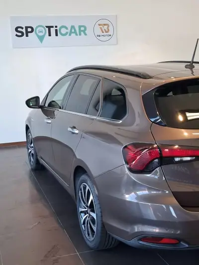 Fiat Tipo Station Wagon 2018 - 11900 EUR, 91900 km - AUTO.MOTO.pt - 91900km - foto 6 de 31