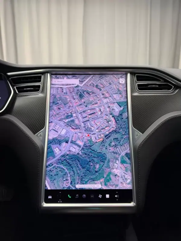 Tesla Model S 2018 - 19500 EUR, 260000 km - AUTO.MOTO.pt - 260000km - foto 10 de 23