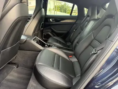 Porsche Panamera 2017 - 58990 EUR, 114000 km - AUTO.MOTO.pt - 114000km - foto 28 de 39