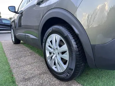 Peugeot 3008 2019 - 13900 EUR, 180000 km - AUTO.MOTO.pt - 180000km - foto 14 de 45