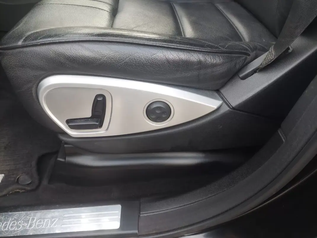 Mercedes-Benz ML 350 2010 - 15900 EUR, 220100 km - AUTO.MOTO.pt - 220100km - foto 12 de 18