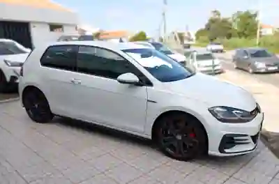 Volkswagen Golf 2017 - 24999 EUR, 164200 km - AUTO.MOTO.pt - 164200km - foto 4 de 10