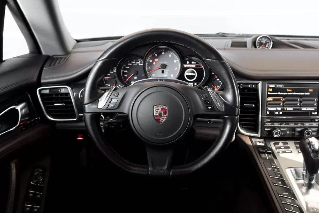 Porsche Panamera 2012 - 42500 EUR, 169168 km - AUTO.MOTO.pt - 169168km - foto 7 de 17