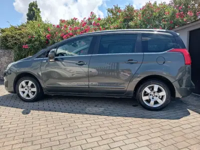Peugeot 5008 2014 - 5950 EUR, 420000 km - AUTO.MOTO.pt - 420000km - foto 4 de 16