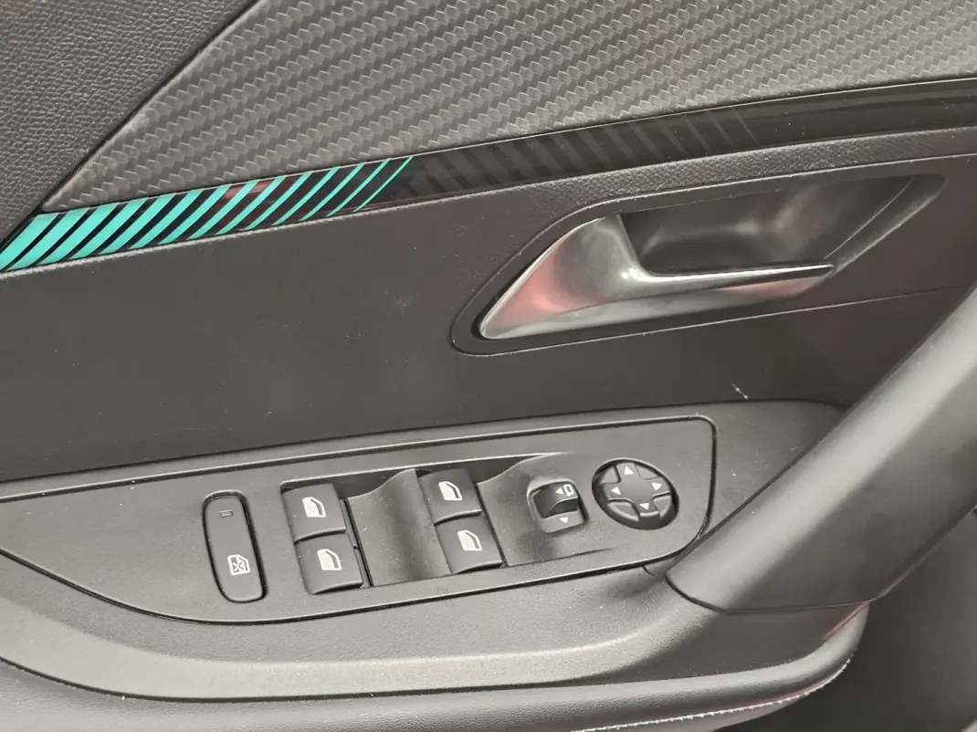 Peugeot 2008 2021 - 16500 EUR, 169015 km - AUTO.MOTO.pt - 169015km - foto 4 de 22