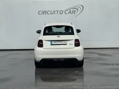 Fiat 500e 2022 - 15900 EUR, 86721 km - AUTO.MOTO.pt - 86721km - foto 10 de 35