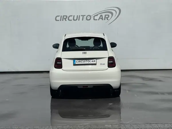 Fiat 500e 2022 - 15900 EUR, 86721 km - AUTO.MOTO.pt - 86721km - foto 10 de 35