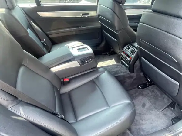 BMW 750 2010 - 33000 EUR, 73000 km - AUTO.MOTO.pt - 73000km - foto 13 de 18