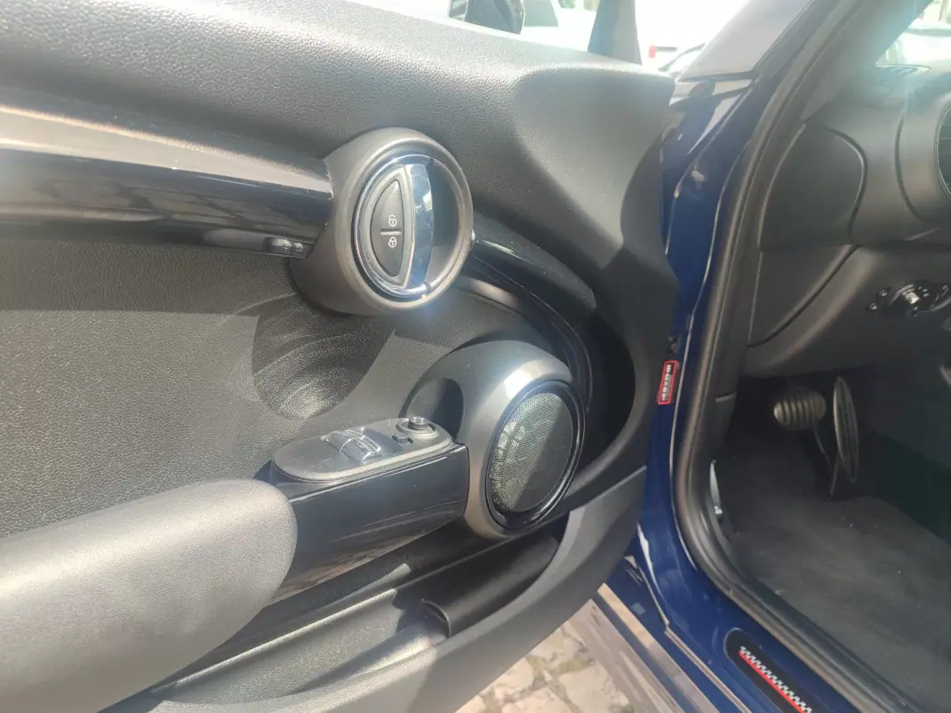 MINI Cooper 2016 - 14900 EUR, 200000 km - AUTO.MOTO.pt - 200000km - foto 13 de 21