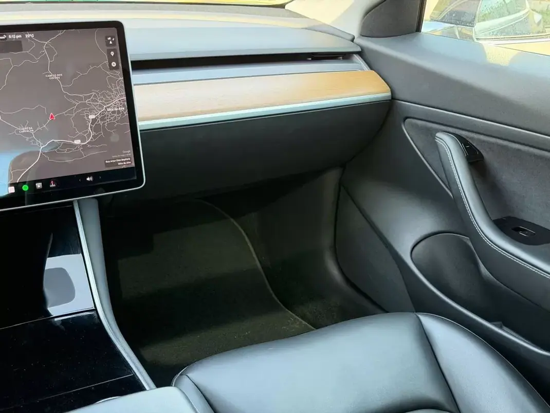 Tesla Model 3 2020 - 21500 EUR, 128300 km - AUTO.MOTO.pt - 128300km - foto 3 de 26