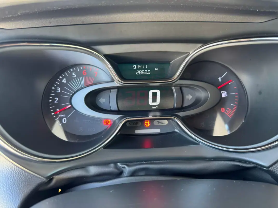 Renault Captur 2016 - 12990 EUR, 90000 km - 90000km - foto 5 de 9