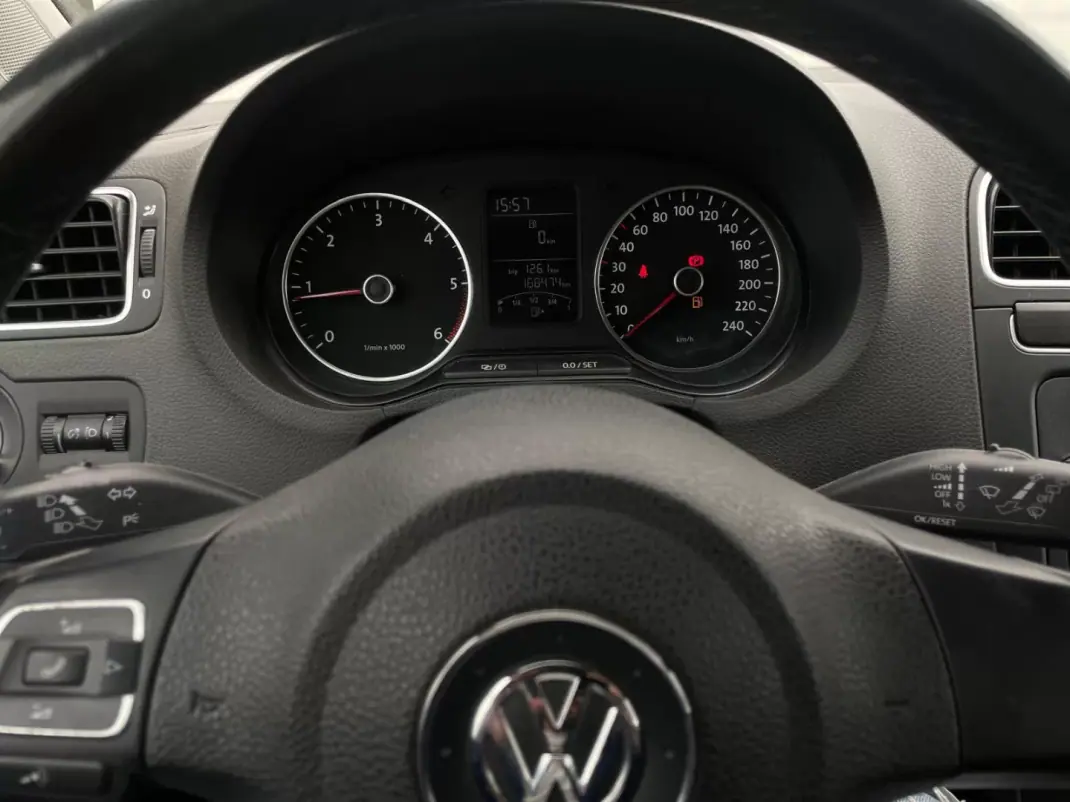Volkswagen Polo 2013 - 7990 EUR, 168500 km - AUTO.MOTO.pt - 168500km - foto 17 de 24