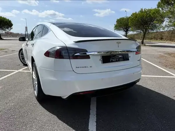 Tesla Model S 2015 - 27500 EUR, 162000 km - AUTO.MOTO.pt - 162000km - foto 2 de 21
