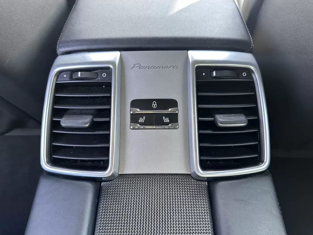 Porsche Panamera 2015 - 35000 EUR, 159000 km - AUTO.MOTO.pt - 159000km - foto 54 de 67