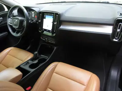 Volvo XC 40 2019 - 29490 EUR, 70000 km - AUTO.MOTO.pt - 70000km - foto 38 de 60